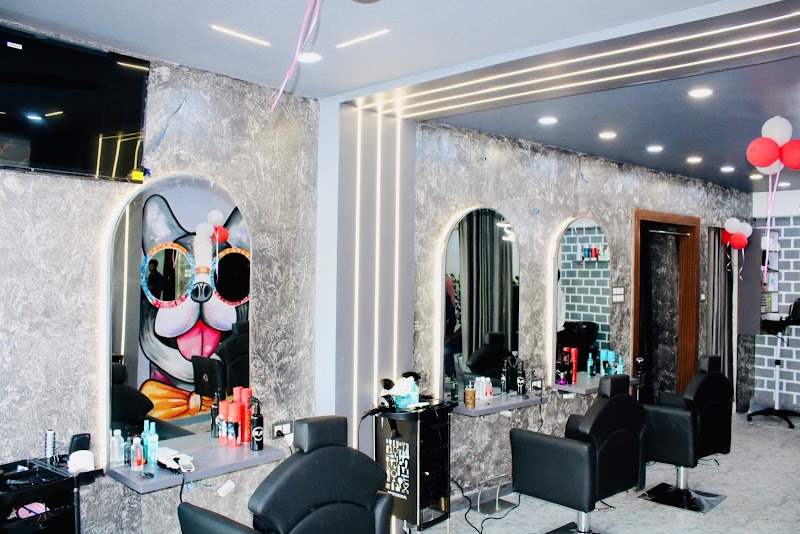The Bridal Makeup Studio & Family Salon, skin care clinic in Varanasi, India, photo 1 of 10