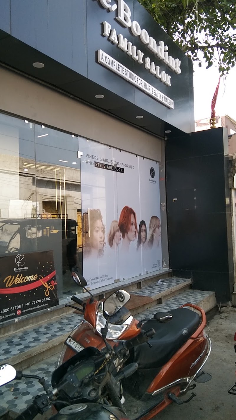 The Bridal Makeup Studio & Family Salon, skin care clinic in Varanasi, India, photo 3 of 10